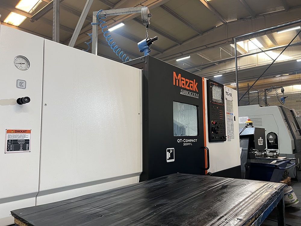 Talaşlı imalat atölyesinde CNC torna tezgâhı